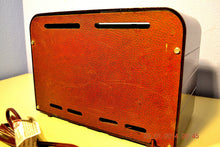 Charger l&#39;image dans la galerie, SOLD! - Oct 31, 2014 - BEAUTIFUL PRISTINE Rare Art Deco Retro 1946-48 BRANDES AM Tube Radio Works! Wow! - [product_type} - Brandes - Retro Radio Farm