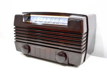 Load image into Gallery viewer, Post War 1947 Radiola Model 61-8 Bakelite AM Tube Radio Works Great Excellent Near Mint Condition!