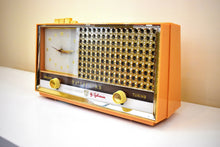 Charger l&#39;image dans la galerie, Buff Pink Retro Space Age 1957 Sylvania Model 1322 Tube AM Clock Radio Sounds Great!