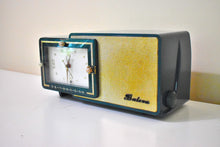 Charger l&#39;image dans la galerie, Sherwood Green and Gold 1957 Bulova Model 100 AM Vacuum Tube Clock Radio Simply Fabulous!