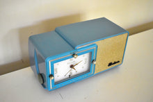 Charger l&#39;image dans la galerie, Egyptian Turquoise and Gold 1959 Bulova Model 100 AM Vacuum Tube Clock Radio Simply Fabulous! Works Great!