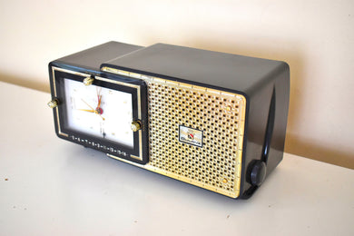 Luxor Black and Gold 1959 Bulova Model 100 AM Vacuum Tube Radio Rare Model Superb Sounding Bling Bling!