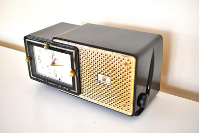 Luxor Black and Gold 1959 Bulova Model 100 AM Vacuum Tube Radio Rare Model Superb Sounding Bling Bling!