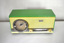 Charger l&#39;image dans la galerie, Never Before Seen Grasshopper Green Mid Century Retro 1959-1961 CBS Model C230 Vacuum Tube AM Clock Radio Excellent Condition! All Original!