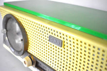 画像をギャラリービューアに読み込む, Never Before Seen グラスホッパー グリーン ミッドセンチュリー レトロ 1959-1961 CBS モデル C230 真空管 AM クロック ラジオ 素晴らしい状態です。全てオリジナル！