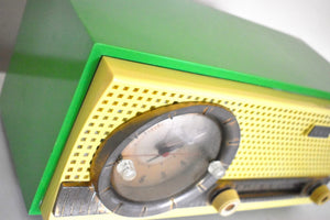 Never Before Seen Grasshopper Green Mid Century Retro 1959-1961 CBS Model C230 Vacuum Tube AM Clock Radio Excellent Condition! All Original!