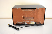 Load image into Gallery viewer, Mint Green and Bakelite 1949 Coronado Model 05RA37-43-8360A AM Vacuum Tube Radio Sounds Terrific Excellent Condition!