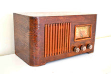 Charger l&#39;image dans la galerie, Pre-War Artisan Handcrafted Wood 1941 Coronado Model 906 Vacuum Tube AM Radio Loud Receives Like a Champ!