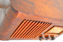 Charger l&#39;image dans la galerie, Pre-War Artisan Handcrafted Wood 1941 Coronado Model 906 Vacuum Tube AM Radio Loud Receives Like a Champ!