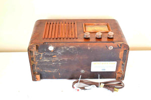 戦前の職人による手作りの木製 1941 コロナド モデル 906 真空管 AM ラジオは、チャンピオンのように大音量で受信できます。