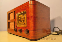 Charger l&#39;image dans la galerie, SOLD! - July 14, 2014 - BEAUTIFUL Wood Art Deco Retro 1940 Crosley Fiver 52TH-WC AM Tube Radio Works! - [product_type} - Crosley - Retro Radio Farm