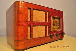 SOLD! - July 14, 2014 - BEAUTIFUL Wood Art Deco Retro 1940 Crosley Fiver 52TH-WC AM Tube Radio Works! - [product_type} - Crosley - Retro Radio Farm