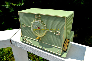 SOLD! - Aug 29, 2017 - GREEN OLIVE Mid Century Retro Jetsons 1959 Arvin 5591 Tube AM Clock Radio Unique Style!