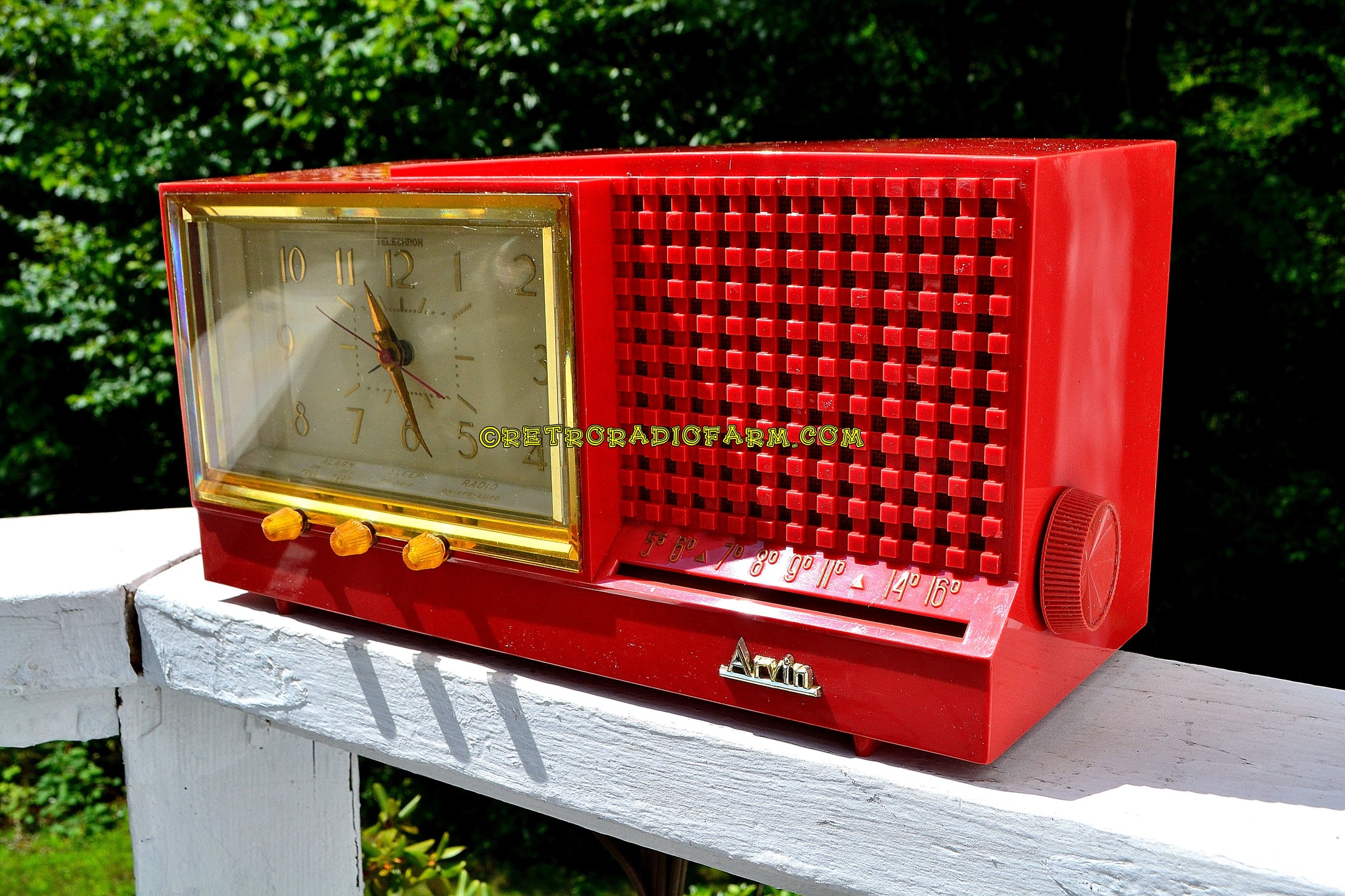 SOLD! - Dec 9, 2017 - CORAL Pink Mid Century Retro Vintage 1959 Arvin Model 957T AM Tube Clock Radio Works Great! - [product_type} - Arvin - Retro Radio Farm