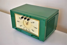 画像をギャラリービューアに読み込む, グラスグリーン 1954 Philco Model C724 真空管AMクロックラジオ レアモデル サウンド抜群！