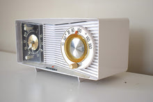 画像をギャラリービューアに読み込む, Bluetooth 準備完了 - アルパイン ホワイト 1962 モトローラ モデル C9P1 AM 真空管ラジオは素晴らしい作品です。