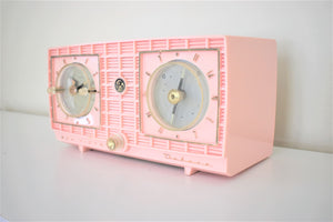 カーネーション ピンク 1956 RCA Victor Model 6-C-8F 真空管 AM クロック ラジオ レアモデルとカラーサウンドが美しい！