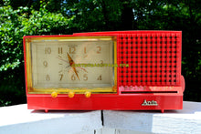 Load image into Gallery viewer, SOLD! - Dec 9, 2017 - CORAL Pink Mid Century Retro Vintage 1959 Arvin Model 957T AM Tube Clock Radio Works Great! - [product_type} - Arvin - Retro Radio Farm