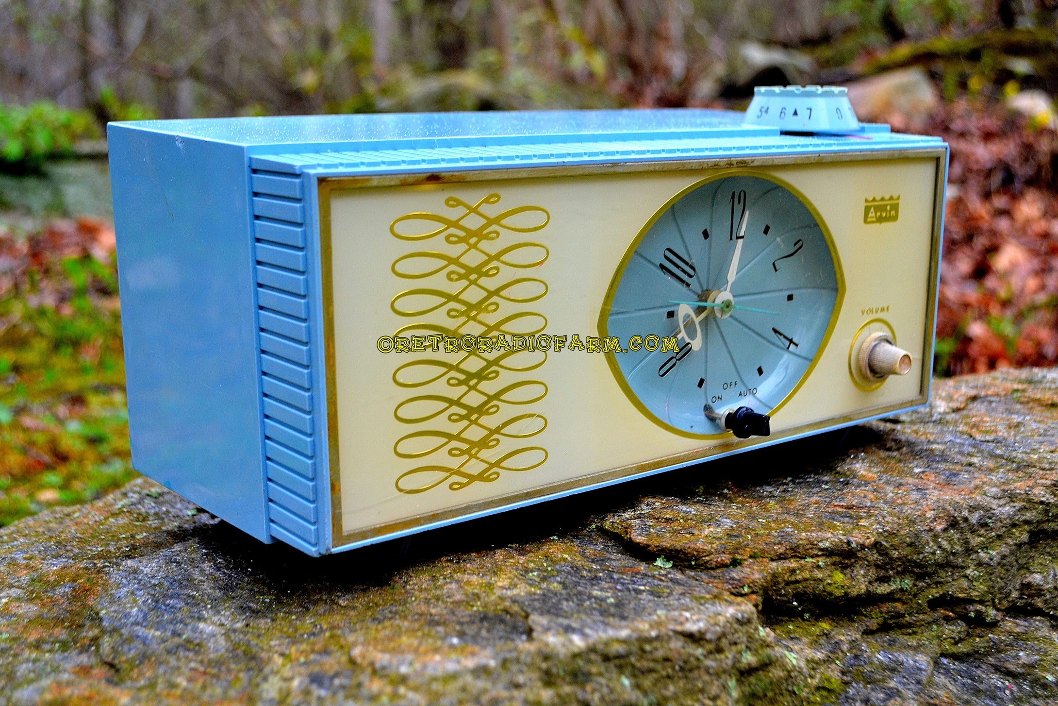 SOLD! - July 8, 2018 - WEDGEWOOD BLUE Retro Mid Century Vintage 1965 Arvin Model 53R05 AM Tube Clock Radio Works Great Looks Great! - [product_type} - Arvin - Retro Radio Farm