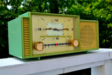 画像をギャラリービューアに読み込む, SOLD! - Oct 9, 2017 - MINT GREEN Mid Century Retro Vintage 1959 Admiral 298 Tube AM Clock Radio Sounds Great! - [product_type} - Admiral - Retro Radio Farm