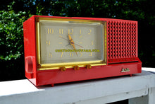 Charger l&#39;image dans la galerie, SOLD! - Dec 9, 2017 - CORAL Pink Mid Century Retro Vintage 1959 Arvin Model 957T AM Tube Clock Radio Works Great! - [product_type} - Arvin - Retro Radio Farm
