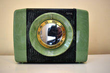 Load image into Gallery viewer, Marble Green 1953 Arvin Playmate Model 650P Portable AM Vacuum Tube Radio Rare Color!