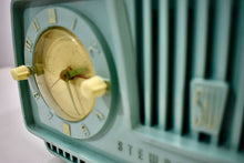 Charger l&#39;image dans la galerie, Aqua Turquoise 1954 Stewart Warner Model 9187E Vacuum Tube AM Clock Radio Rare Color Quality Manufacturer!