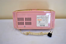 Charger l&#39;image dans la galerie, Monaco Pink Gold 1959 Bulova Model 330 AM Vacuum Tube Radio Rare Model Superb Sounding Bling Bling!