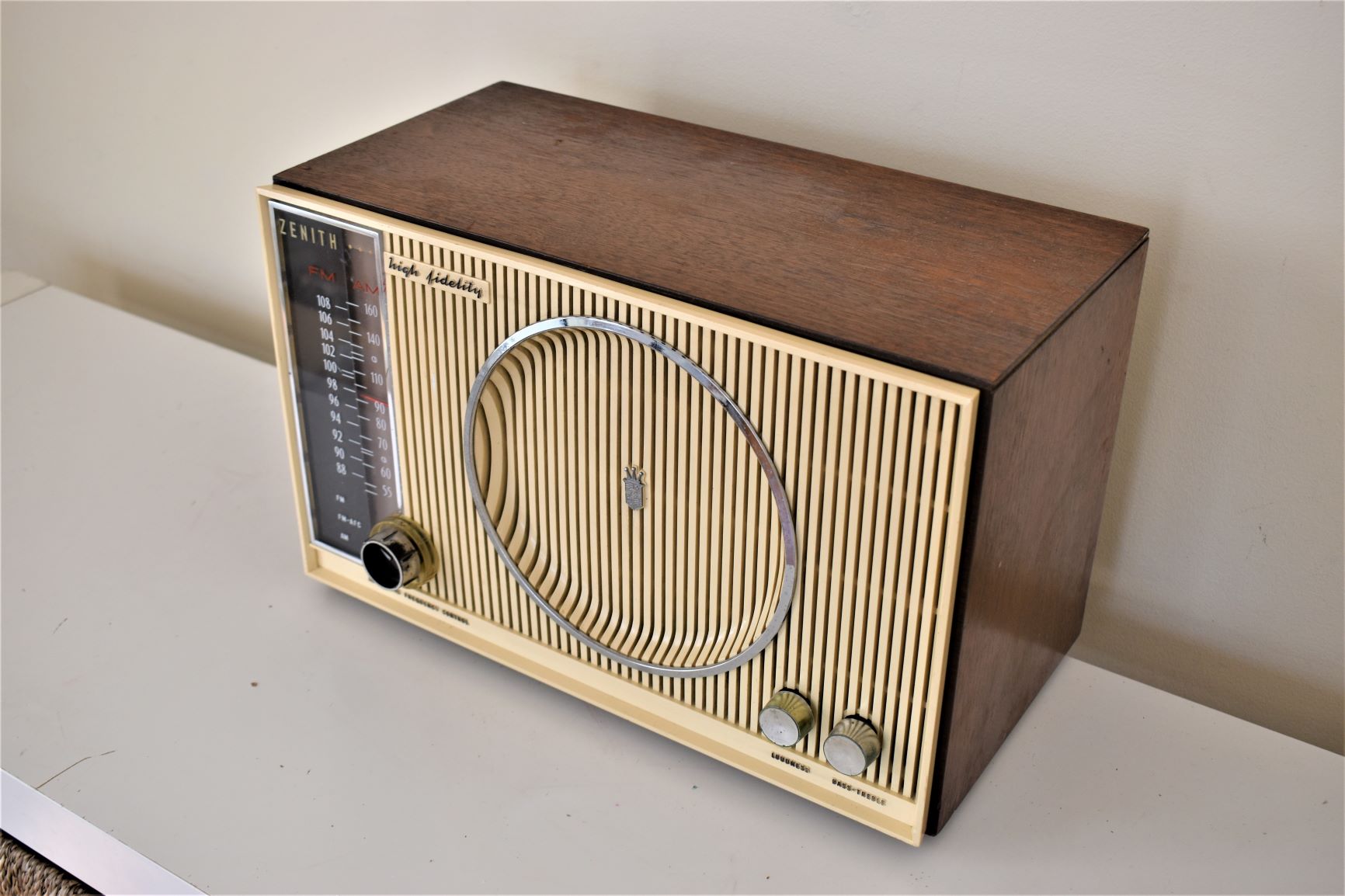 AM FM Solid Wood Cabinet 1964 Zenith Model H845 Vacuum Tube Radio