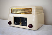 Charger l&#39;image dans la galerie, Ivory White 1946 General Electric Model 201 Vacuum Tube AM Radio Excellent Condition Great Sounding!