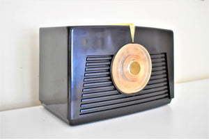 Umber Brown Bakelite 1948 RCA Victor Model 8-X-541 Vacuum Tube AM Radio Sounds Great Popular Bakelite!