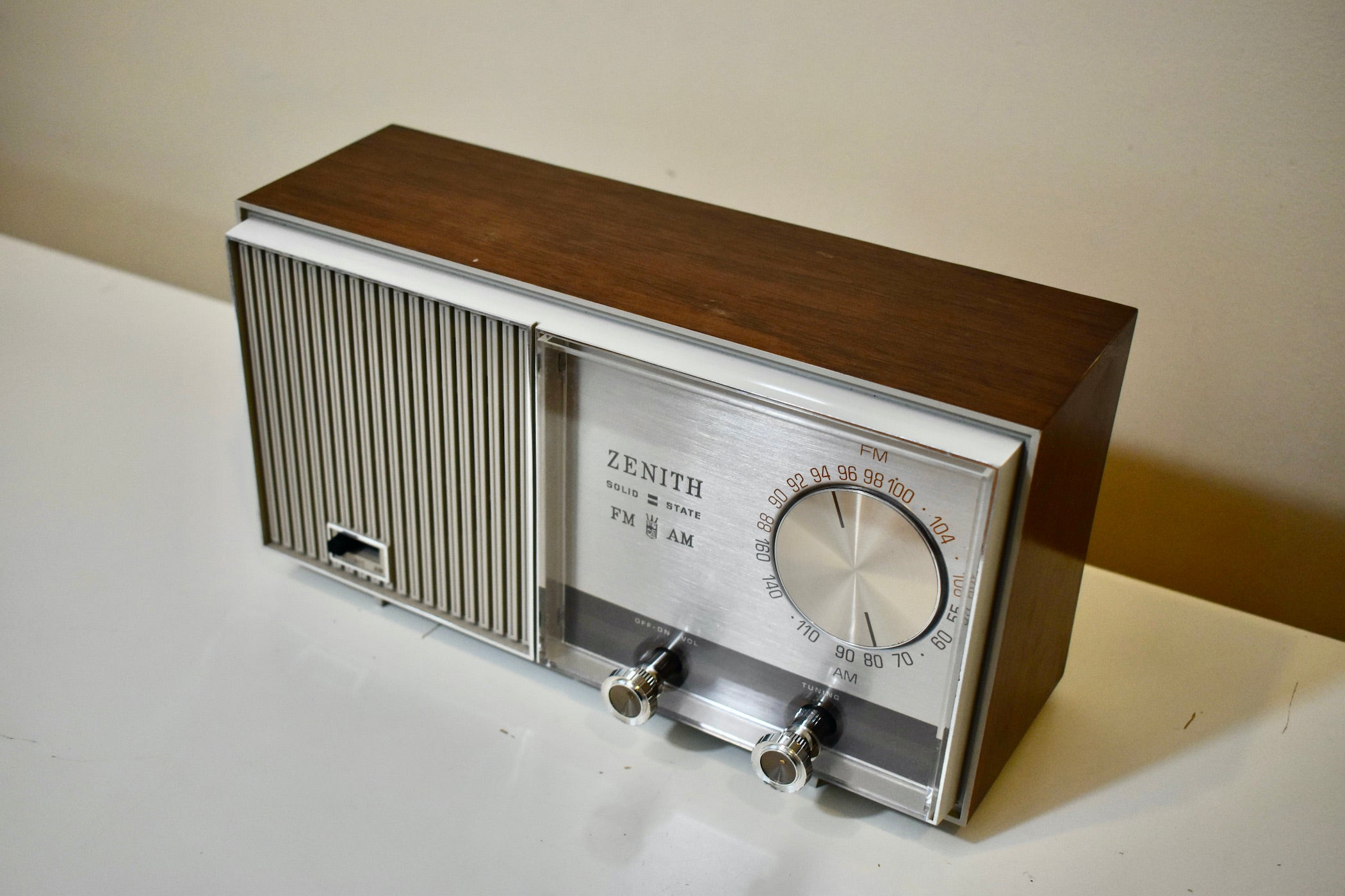 Walnut Wood Grain and White 1969 Zenith Model Z419L AM/FM Solid