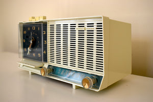 Snow White 1960 GE General Electric Model C-450B AM Vintage Radio Sounds Terrific Rare Color Combo!