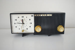 Bluetooth Ready To Go - マンバ ブラック ミッドセンチュリー 1959 モトローラ モデル 5C11E AM 真空管クロック ラジオ