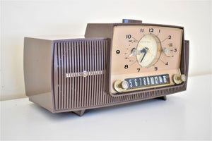ナツメグタン ミッドセンチュリー 1958年ゼネラル・エレクトリックモデル C-482B 真空管AMクロックラジオ ビューティーサウンド 素晴らしい人気デザイン！