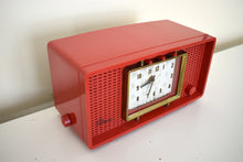 Charger l&#39;image dans la galerie, Cardinal Red Vintage 1955 Sylvania Model R598-18637 Vacuum Tube AM Radio Sounds Great Rare Working Panelescent Screen Wow!