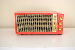 フラミンピンク 1957 シルバートーンモデル 7012 真空管 AM ラジオ レアカラー 音が素晴らしい！彼女は燃えている!