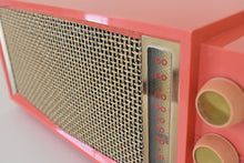 画像をギャラリービューアに読み込む, フラミンピンク 1957 シルバートーンモデル 7012 真空管 AM ラジオ レアカラー 音が素晴らしい！彼女は燃えている!