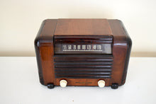 Charger l&#39;image dans la galerie, Artisan Handcrafted Solid Wood Beauty Art Deco 1941 General Electric Model L-604 AM Vacuum Tube Radio Sounds Glorious!