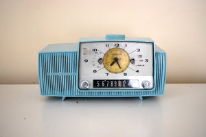 ソニック ブルー ミッドセンチュリー 1958 ゼネラル エレクトリック モデル 913D 真空管 AM クロック ラジオ 美しいサウンド ファンタスティック レア 動く時計 ライト すごい！