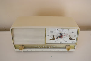 Carrara White 1956 RCA Victor Model 8-C-7EE Vacuum Tube AM Clock Radio Excellent Plus Condition Sounds Great!