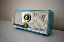 Charger l&#39;image dans la galerie, Aquamarine Turquoise and White 1959 Sylvania Model 5T17 Vacuum Tube AM Radio So Cute and Sounds Great!