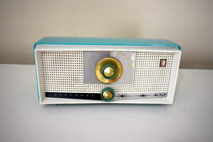 アクアマリン ターコイズとホワイト 1959 シルバニア モデル 5T17 真空管 AM ラジオ とてもかわいくて音もいい!