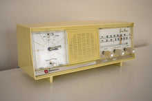 Charger l&#39;image dans la galerie, Tapioca Beige 1964 Panasonic Model 720 Vacuum Tube AM FM Clock Radio Sounds Great Excellent Condition!