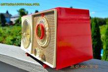 Charger l&#39;image dans la galerie, SOLD! - Oct 12, 2014 - CORVETTE RED AND WHITE Retro Jetsons Late 50&#39;s early 60&#39;s General Electric GE Tube AM Clock Radio WORKS! - [product_type} - General Electric - Retro Radio Farm