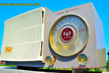 画像をギャラリービューアに読み込む, SOLD! - Nov 12, 2016 - BLUETOOTH MP3 READY - SAHARA TAUPE Retro Vintage 1954 General Electric 477 AM Tube Radio Totally Restored! - [product_type} - General Electric - Retro Radio Farm