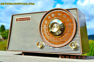 SOLD! - Oct. 22, 2014 - FAUX WOOD GRAIN DIAL! Retro Jetsons Vintage 1963 Motorola T25BN AM Tube Radio WORKS!