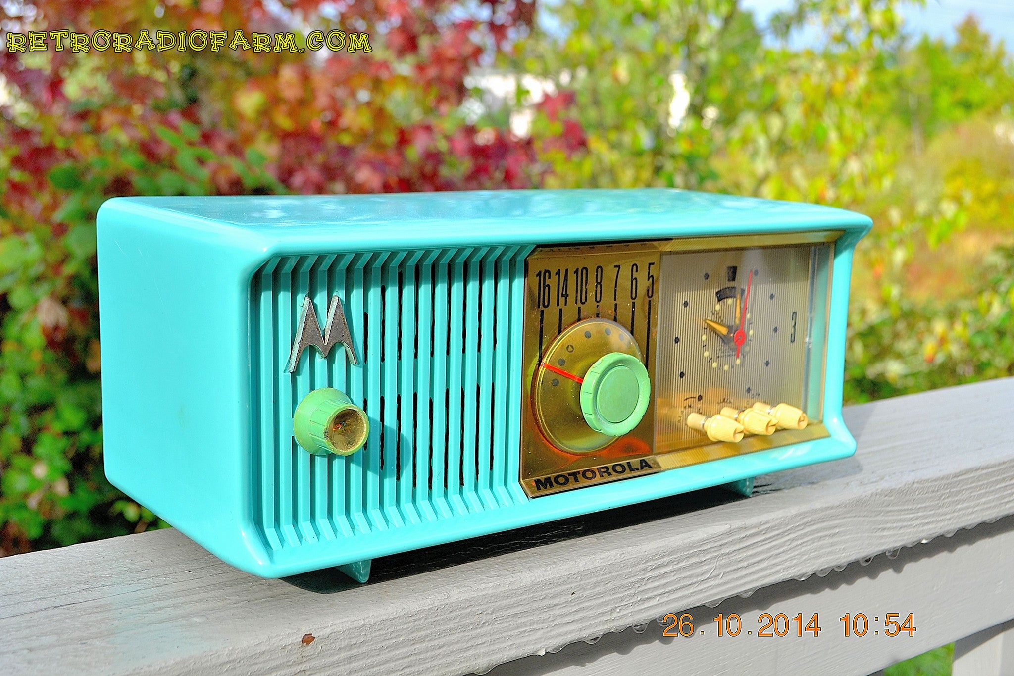 SOLD! - Nov 28, 2014 - VIVID Turquoise Retro Jetsons 1957 Motorola