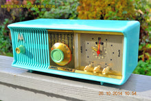Charger l&#39;image dans la galerie, SOLD! - Nov 28, 2014 - VIVID Turquoise Retro Jetsons 1957 Motorola 57CC Tube AM Clock Radio WORKS! - [product_type} - Motorola - Retro Radio Farm