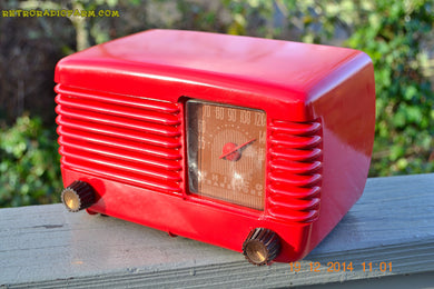 売れました！ - 2015 年 2 月 2 日 - リップスティック レッド ヴィンテージ デコ レトロ 1947 Philco Transitone 48-200 AM ベークライト管ラジオは動作します。おお！